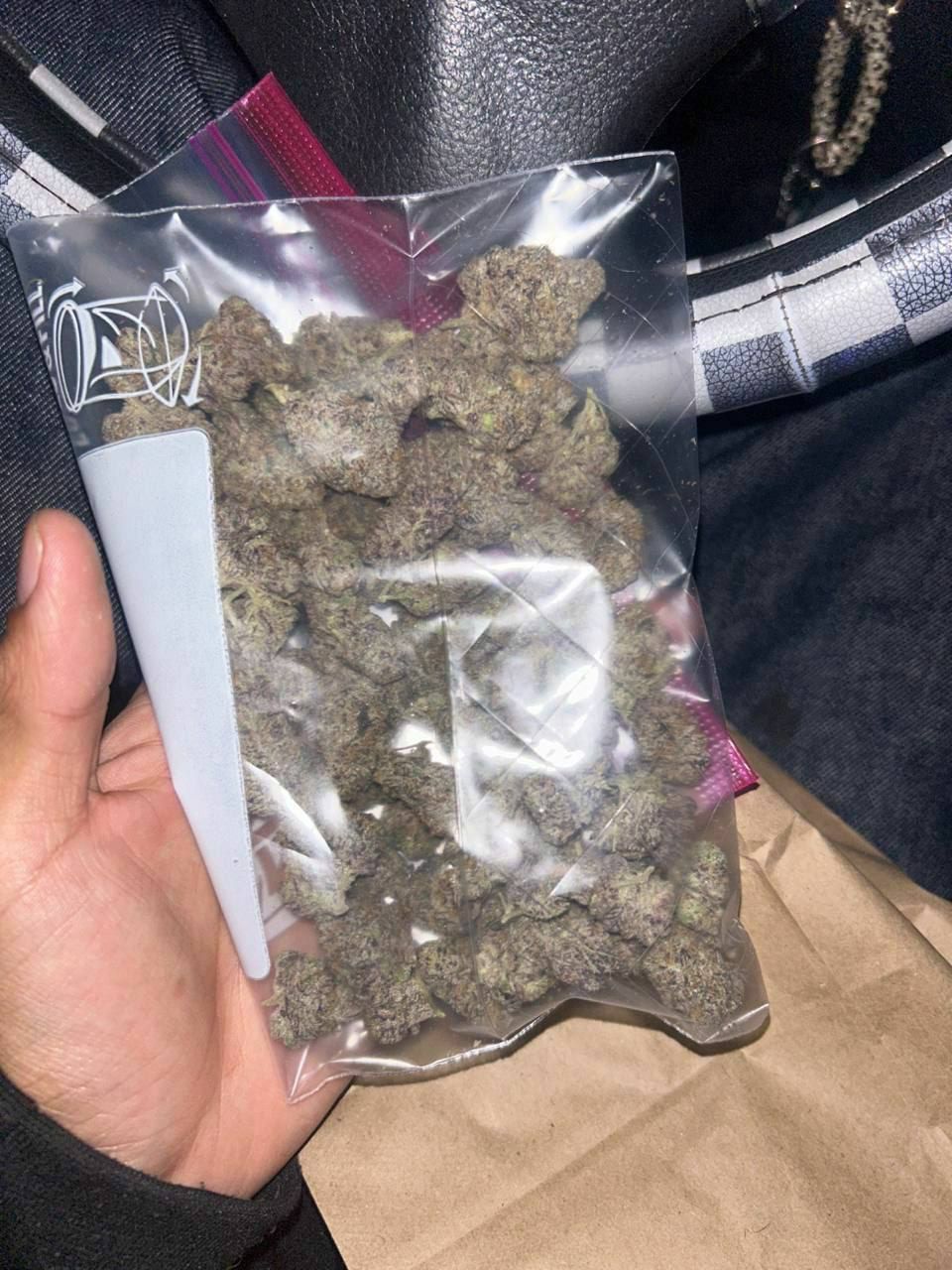Customer review for online flower dispensary highlighting fast selection, simple checkout, and touchdown delivery